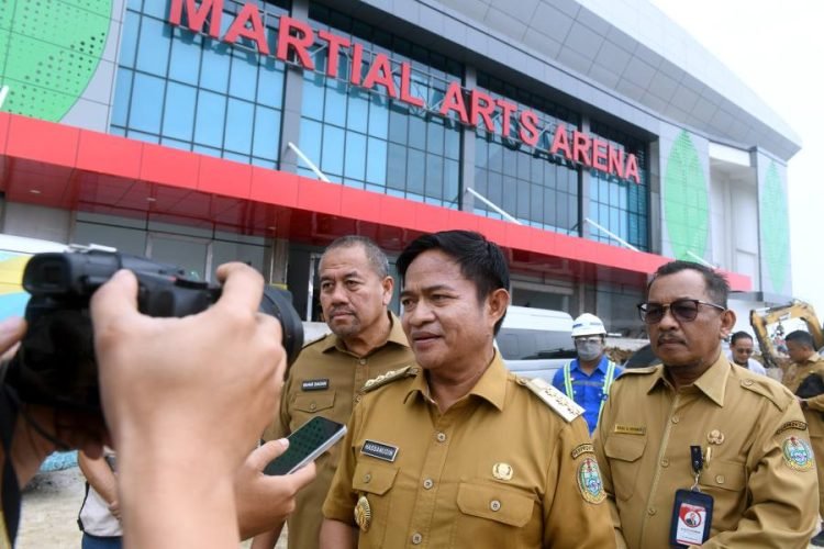 Pj Gubernur Sumut Hassanudin meninjau Pengerjaan Pembangunan Venue PON XXI Tahun 2024 Aceh - Sumut di Desa Sena dan di Jalan William Iskandar, Kabupaten Deliserdang, Senin (12/2/2024). (Diskominfo Sumut)