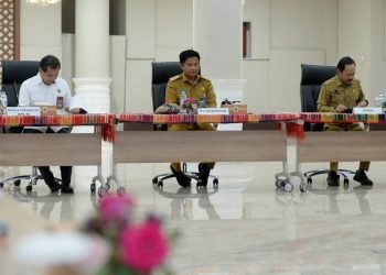 Pj Gubernur Sumatera Utara (Sumut) Hassanuddin menghadiri Entry Meeting bersama Tim Badan Pemeriksa Keuangan (BPK) Perwakilan Sumut di Aula Raja Inal Siregar, Lantai 2 Kantor Gubernur Sumut, Jalan Diponegoro Nomor 30 Medan, Senin (5/2). (Diskominfo Sumut)
