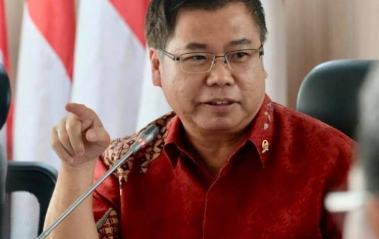 Dr Sofyan Tan.