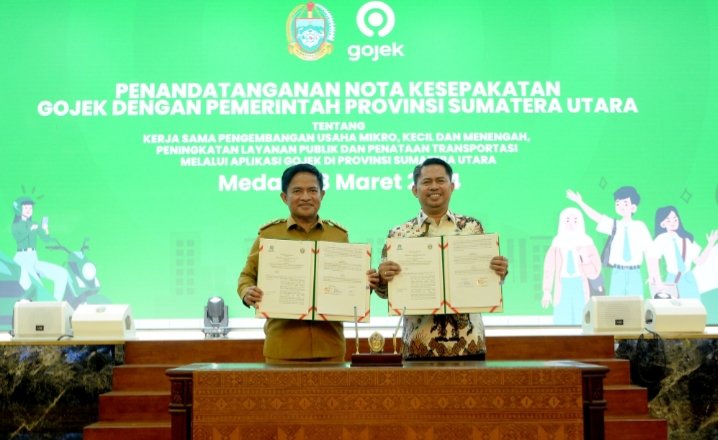 Pj Gubernur Sumatera Utara (Sumut) Hassanudin  menandatangani nota kesepakatan kerjasama dengan PT Goto Gojek Tokopedia di Aula Raja Inal Siregar, Kantor Gubernur Sumut, Jalan Diponegoro Nomor 30 Medan, Senin (18/3). (Diskominfo Sumut)