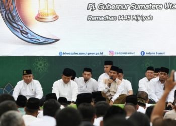 Pj Gubernur Sumatera Utara Hassanudin berbuka puasa pada Ramadan 1445 H bersama para unsur Forkopimda di Rumah Dinas Gubernur Sumatera Utara Jalan Sudirman 41, Medan, Senin (18/3). (Diskominfo Sumut)