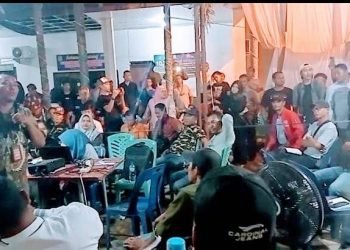 Kericuhan rekapitulasi suara di Medan Deli.