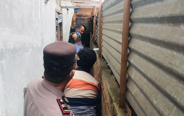 Penemuan korban dalam kondisi tergantung.