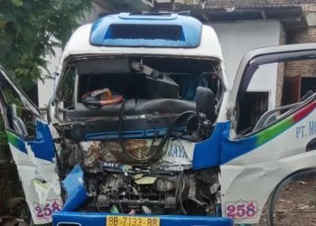 Penampakan Moria tabrak truk di Tapanuli Utara. 