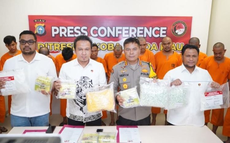 Konferensi pers pengungkapan peredaran narkoba yang dikendalikan napi asal Sumut.
