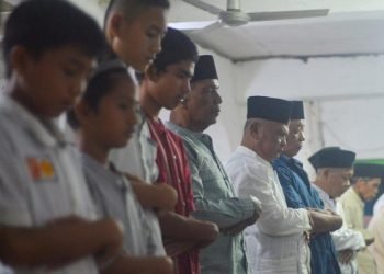 Ilustrasi Sholat Tarawih. 