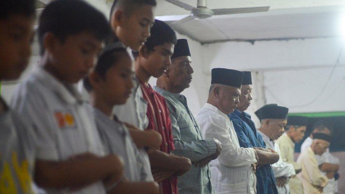 Ilustrasi Sholat Tarawih. 