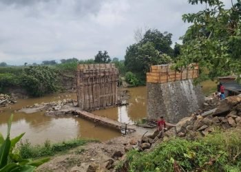 Proyek Jembatan Napitupulu Bagasan belum rampung.