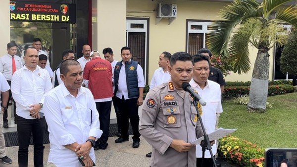 Kabid Humas Polda Sumut Kombes Hadi Wahyudi saat memberikan keterangan soal kasus pemalsuan dokumen ke beras Bulog.