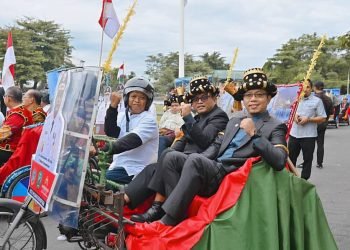 Pj. Wali Kota Letnan Naik becak Hadiri Pembukaan Musrenbang RKPD 2025 Sumut. (IST)