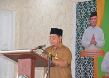 Asisten II Perekonomian H Rahuddin Harahap, SH, MH memberikan sambutan pada peringatan Isrs Mi'raj Nabi Muhammad SAW di Gedung nasional Padangsidimpuan. (IST)