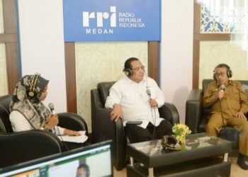 Asisten Pemerintahan dan Kesejahteraan Rakyat Provinsi Sumatera Utara (Sumut) Basarin Yunus Tanjung menghadiri Dialog Interaktif mengenai Perayaan HUT Ke-76 Provinsi Sumut di Kantor Stasiun Radio Republik Indonesia Jalan Gatot Subroto Medan. Selasa (16/4). (Diskominfo Provsu)