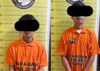 Kedua tersangka diamankan di Mapolres Taput. 