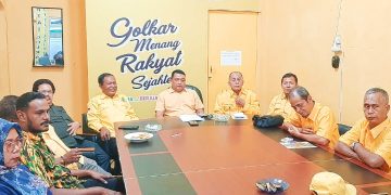 Ketua Tim Penjaringan dan Pendaftaran Balon Wali Kota dan Wakil Wali Kota Mulyadi Lubis  saat konferensi pers di Kantor Partai Golkar Padangsidimpuan.