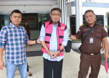 Kejari Medan menahan mantan Direktur Utama RSUP Adam Malik, Bambang Prabowo. 