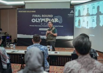 Wakil Presiden Derektur PT.AR.Ruli Tanio memaparkan ulasan pada pinalis OlympiAR. (IST)