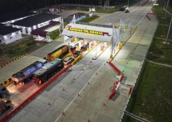 Kendaraan saat memasuki gerbang tol Kisaran.