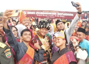 Penjabat (Pj) Gubernur Sumatera Utara (Sumut) Hassanudin memimpin Upacara Peringatan Hari Pendidikan Nasional (Hardiknas) Provinsi Sumut Tahun 2024 di Lapangan Astaka, Jalan William Iskandar Percut Seituan, Kabupaten  Deliserdang, Kamis (2/5). (Diskominfo Sumut)