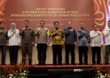 Pj Gubernur Sumatera Utara (Sumut) Hassanudin menghadiri Rapat Pimpinan Komisi Pemilihan Umum (KPU) Sumut dengan KPU Kabupaten/Kota, yang diselenggarakan KPU Sumut di Ballroom Santika Premiere Dyandra Hotel & Convention, Jalan Kapten Maulana Lubis, Nomor 7 Medan, Kamis (2/5). (Diskominfo Provsu)