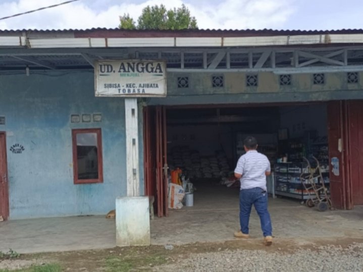Salah satu kios pengecer pupuk subsidi di Kec.Ajibata. (IST)