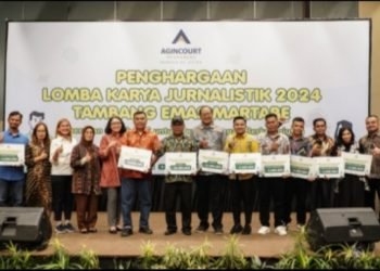 Para pemenang Lomba Karya Jurnalistik 2024 bertemakan “Penerapan Aspek ESG (Environment, Social dan Governance)" foto bersama usai menerima hadiah. (Ist)