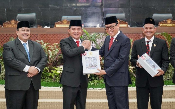 Penjabat (Pj) Gubernur Sumut Hassanudin menghadiri acara penyerahan Laporan Hasil Pemeriksaan (LHP) BPK RI di Ruang Rapat Paripurna DPRD Sumut, Jalan Imam Bonjol Nomor 5, Medan, Senin (27/5). (DISKOMINFO SUMUT)