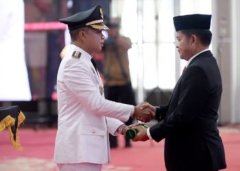 Pj. Gubernur Sumatera Utara (Sumut) Hassanudin melantik dan mengambil sumpah jabatan Moettaqien Hasrimi  sebagai Pj. Walikota Tebingtinggi di Aula Tengku Rizal Nurdin Jalan Sudirman Nomor 41 Medan, Selasa (28/5).(Diskominfo Provsu)