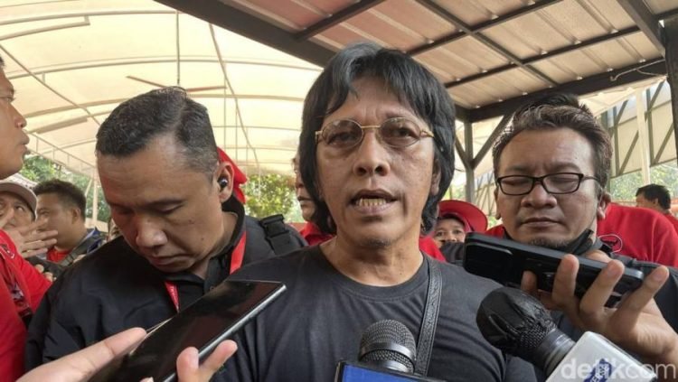 PDIP menunjuk Adian Napitupulu sebagai Ketua Tim Pemenangan Pilkada.
