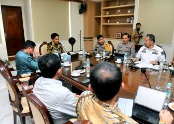 Pj Gubernur Sumut Hassanudin memimpin Rapat Persiapan PON XXI Tahun 2024 Aceh - Sumut di Ruang Rapat Lantai 10, Kantor Gubernur Sumut, Jalan Diponegoro No. 30, Medan, Kamis (2/5/2024). (Diskominfo Sumut )