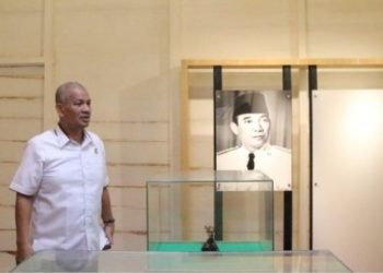 Ketua DPRD Sumut Sutarto saat berada di pesanggrahan Bung Karno di Berastagi. (IST)