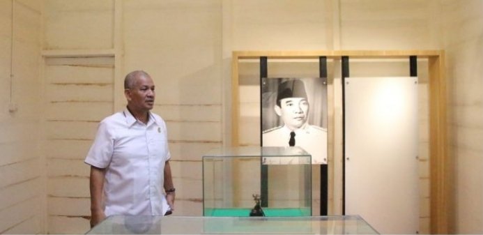 Ketua DPRD Sumut Sutarto saat berada di pesanggrahan Bung Karno di Berastagi. (IST)