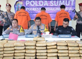 Kepala Polres Mandailing Natal AKBP Arie Sofandi Paloh  memberikan keterangan di Kabupaten Mandailing Natal, Kamis (27/8/2024). 
