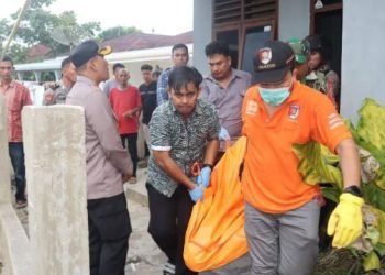 Dua mayat yang tergeletak di dalam kontrakan  Jalan Sutan Soripada Mulia Gang Ikhlas, Kelurahan Sadabuan, Kecamatan Padangsidimpuan Utara.