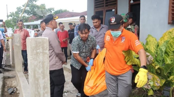 Dua mayat yang tergeletak di dalam kontrakan  Jalan Sutan Soripada Mulia Gang Ikhlas, Kelurahan Sadabuan, Kecamatan Padangsidimpuan Utara.