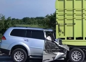 Pajero seruduk truk di Jalan Tol Binjai-Stabat. 