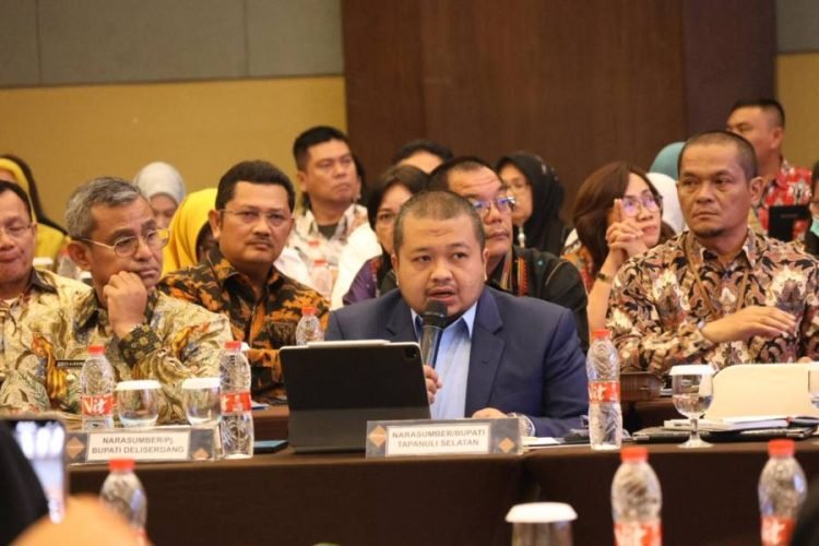 Bupati Tapsel Dolly saat membeberkan percepatan penurunan stunting kabupaten/kota se-Provinsi Sumatera Utara, di Hotel Santika Premiere Dyandra, Jalan Kapten Maulana Lubis No. 7 Medan, Senin  (3/6). (IST)