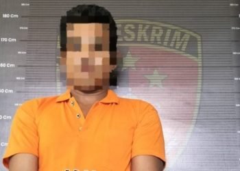 Tersangka di Polres Taput. 