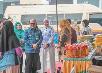 Pj.Wali Kota Padangsidimpuan Letnan Didampingi Kadis Ketapang Chairun Nisa saat meninjau GPM. (IST)
