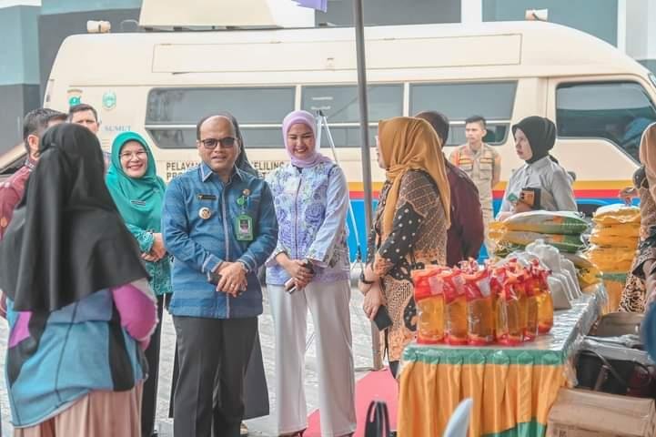 Pj.Wali Kota Padangsidimpuan Letnan Didampingi Kadis Ketapang Chairun Nisa saat meninjau GPM. (IST)