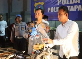 Kapolres Tapsel AKBP Yasir saat paparan kasus kades melakukan penyelewengan BBM subsidi.