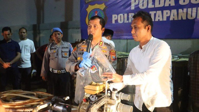 Kapolres Tapsel AKBP Yasir saat paparan kasus kades melakukan penyelewengan BBM subsidi.