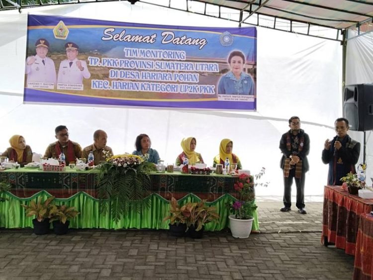 Monitoring TP. PKK Provsu ke 3 desa binaan di Samosir.(Suriono Brandoi)