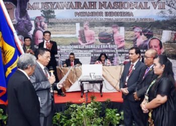 Ketua Dewan Panuturi melantik Ketua, Sekretaris, dan Bendahara Patambor Indonesia periode 2024-2029.