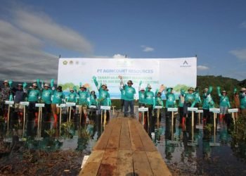 PT AR melakukan penanaman 60.000 bibit mangrove di lahan seluas 19 hektar di Pandan, Tapanuli Tengah, untuk menjaga lingkungan hidup dan keberlanjutan ekosistem pesisir. (IST)