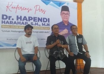 Balon Wali Kota Pasangsidimpuan Hapendi Harahap saat Konfrensi Pers. (IST)