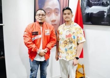 Aulia Rachman saat berfoto dengan Ketum PSI, Kaesang Pangarep. Dalam postingan instagram miliknya @bungauliarachman menyebutkan kini masuk ke PSI. 