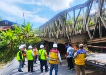 Pengalihan arah Jalan Sibolga-Tarutung via Batu Lubang ke Jalan Rampa-Poriaha akibat jembatan yang sudah miring.