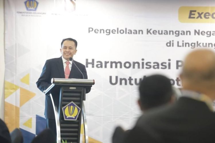 Penjabat (Pj) Gubernur Sumatera Utara (Sumut) Agus Fatoni menjadi Keynote Speaker pada Executive Course Pengelolaan Keuangan Negara, Hotel Grand Sahid Jaya, Jakarta, Selasa (30/7/2024).   (DISKOMINFO SUMUT)