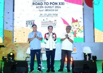 Penjabat (Pj) Gubernur Sumatera Utara (Sumut) Agus Fatoni bersama Ketua KONI Sumut John Ismadi Lubis serta Wakapolda Sumut Kombes Pol Rony Samtana menghadiri acara talkshow road to PON Aceh-Sumut di Plaza Medan Fair, Jalan Gatot Subroto, Medan, Sabtu (20/7). (diskominfo Sumut)
