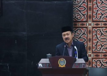 Sekretaris Daerah Provinsi (Sekdaprov) Sumut Arief S Trinugroho yang mewakili Pj Gubernur Sumut Agus Fatoni  menghadiri  Rapat Paripurna di Gedung DPRD Sumut, Jalan Imam Bonjol Medan, Selasa (23/7). (Diskominfo Sumut)